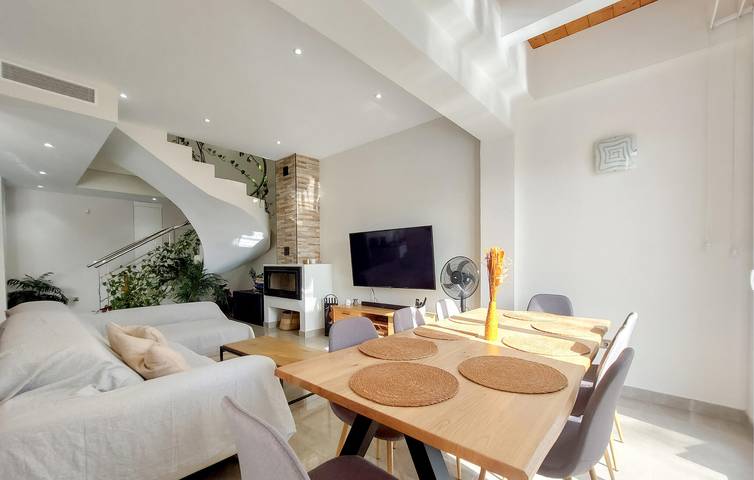 Charming 2km from Los Rosales: Heated Pool & Modern Amenities in Alhaurín de la Torre, Costa del Sol