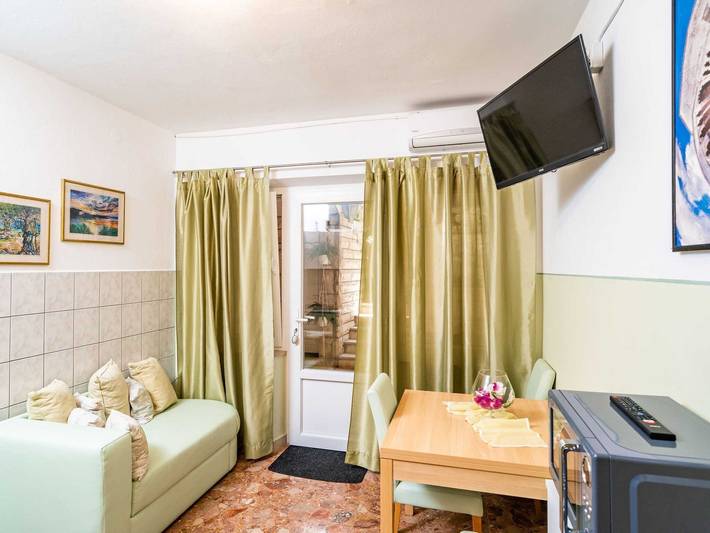 Ganze Wohnung, Apartments Nikolina (Lu) - One-Bedroom Apartment with terrace in Lumbarda, Korcula