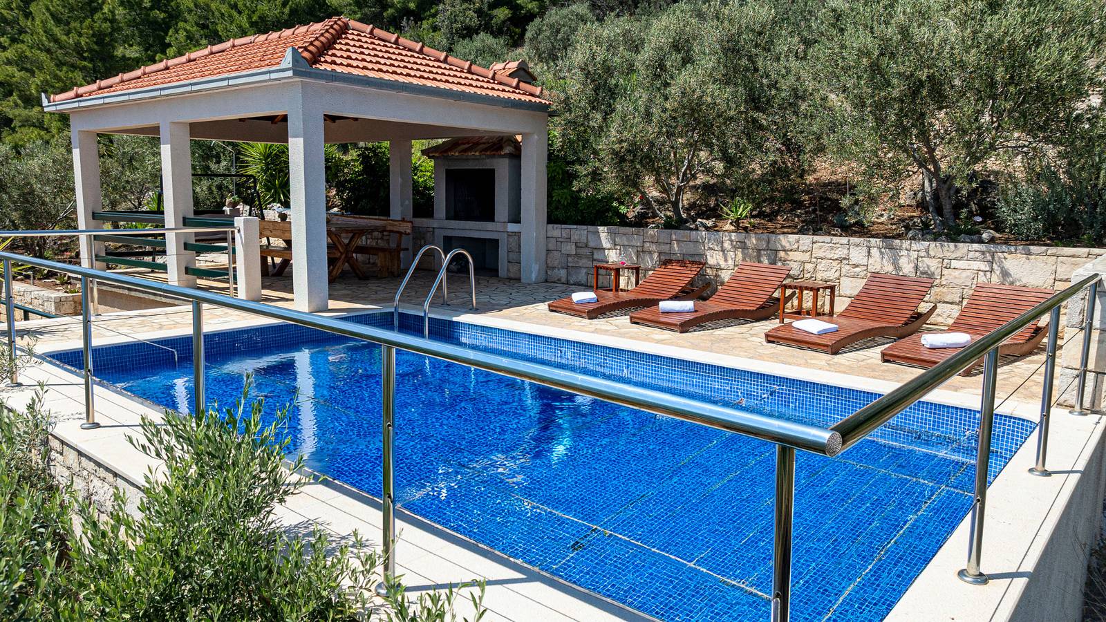Ganze Wohnung, Apartman Mario with pool by Villas Guide in Blato, Korcula