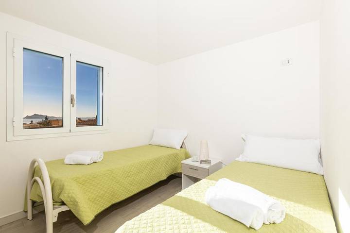 Ferienwohnung für 4 Personen, mit Ausblick und Terrasse in Santa Maria Navarrese - 2