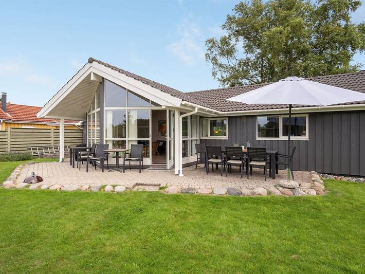 Ferienhaus für 8 Personen, mit Sauna und Terrasse sowie Whirlpool in Grenå Strand