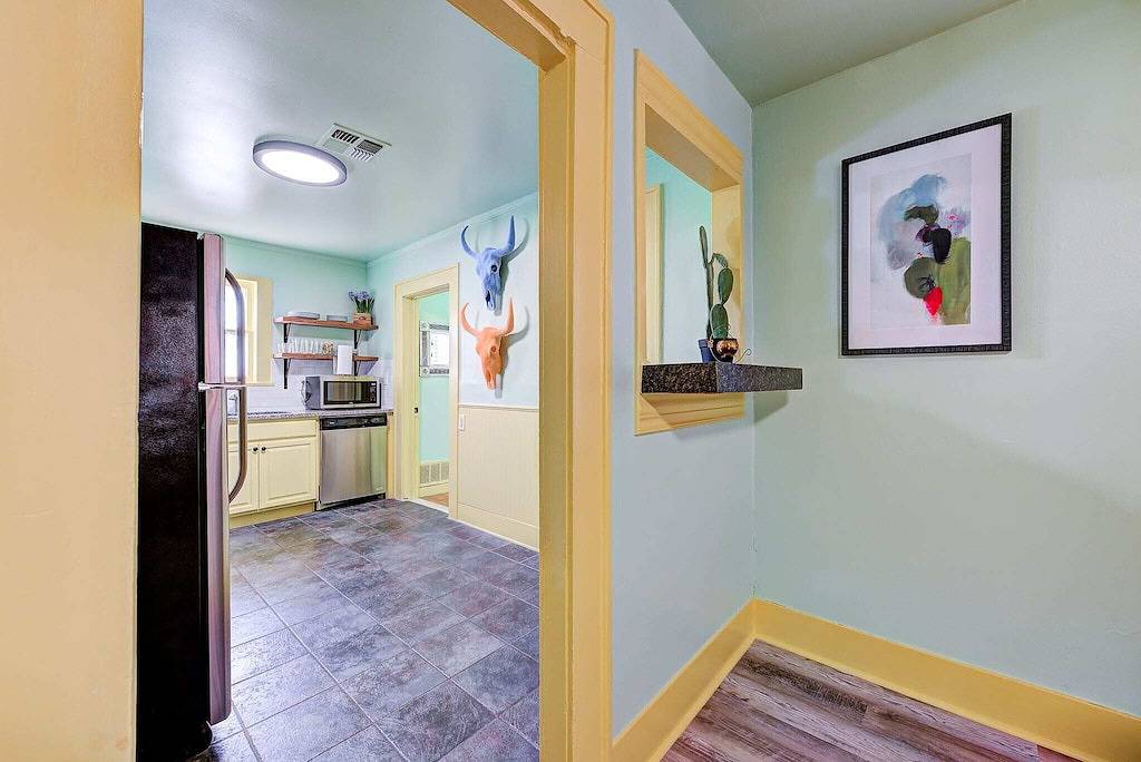 Canary Cottage-brighten your stay-central Nw Okc in Oklahoma City, Oklahoma County