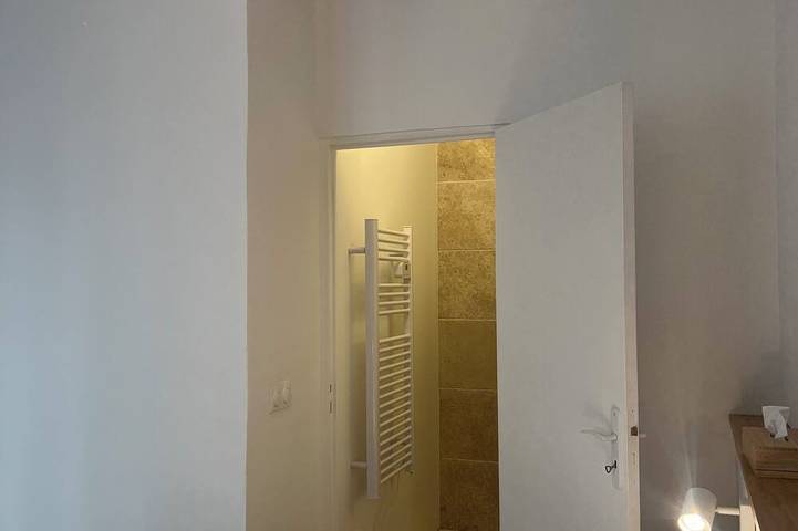 Entire apartment, Cosy apartment in the heart of Forcalquier • Air conditioning - Wifi - Premium comfort in Forcalquier, Parc naturel régional du Luberon