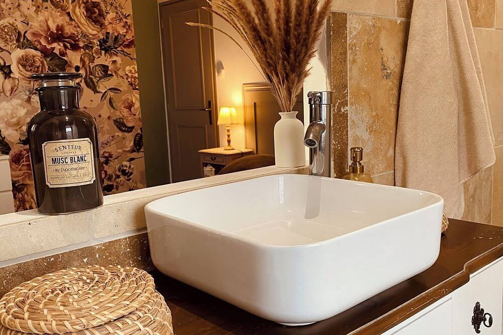 Mas Belvega guest house in La Baume-de-Transit, Nyons region