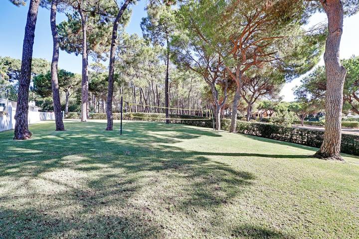 Location de vacances pour 6 personnes, avec jardin ainsi que terrasse et piscine, adapté aux familles à Quarteira - 3