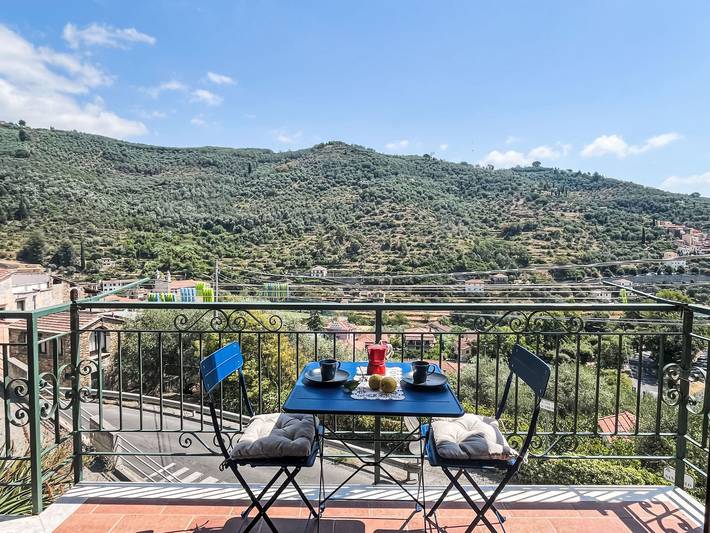 Ferienwohnung für 2 Personen, mit Balkon und Terrasse sowie Garten in Dolcedo