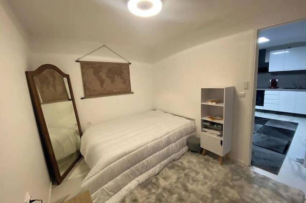 La maison bleue (4 km from Orly airport without planes) in Athis-Mons, Essonne