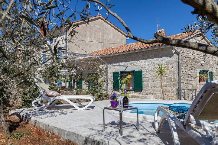 Ferienhaus für 5 Personen, mit Terrasse und Garten in Marčana - 2