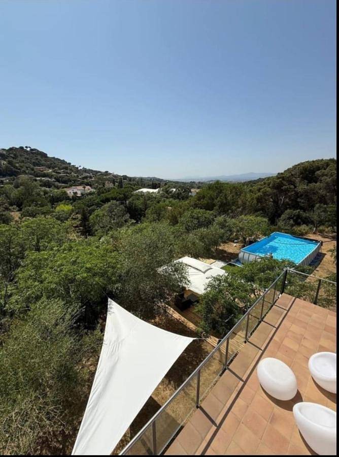 Casa rural para 11 personas, con jardín y piscina además de vistas y terraza, Se admiten mascotas en Vilanova del Vallés