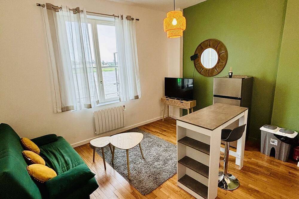 Entire apartment, Xxxxxxxxxxxxxxxxxxxxxxxxxxxxxxxxxxxxxxxxxxxxx in Gien, Montargis region