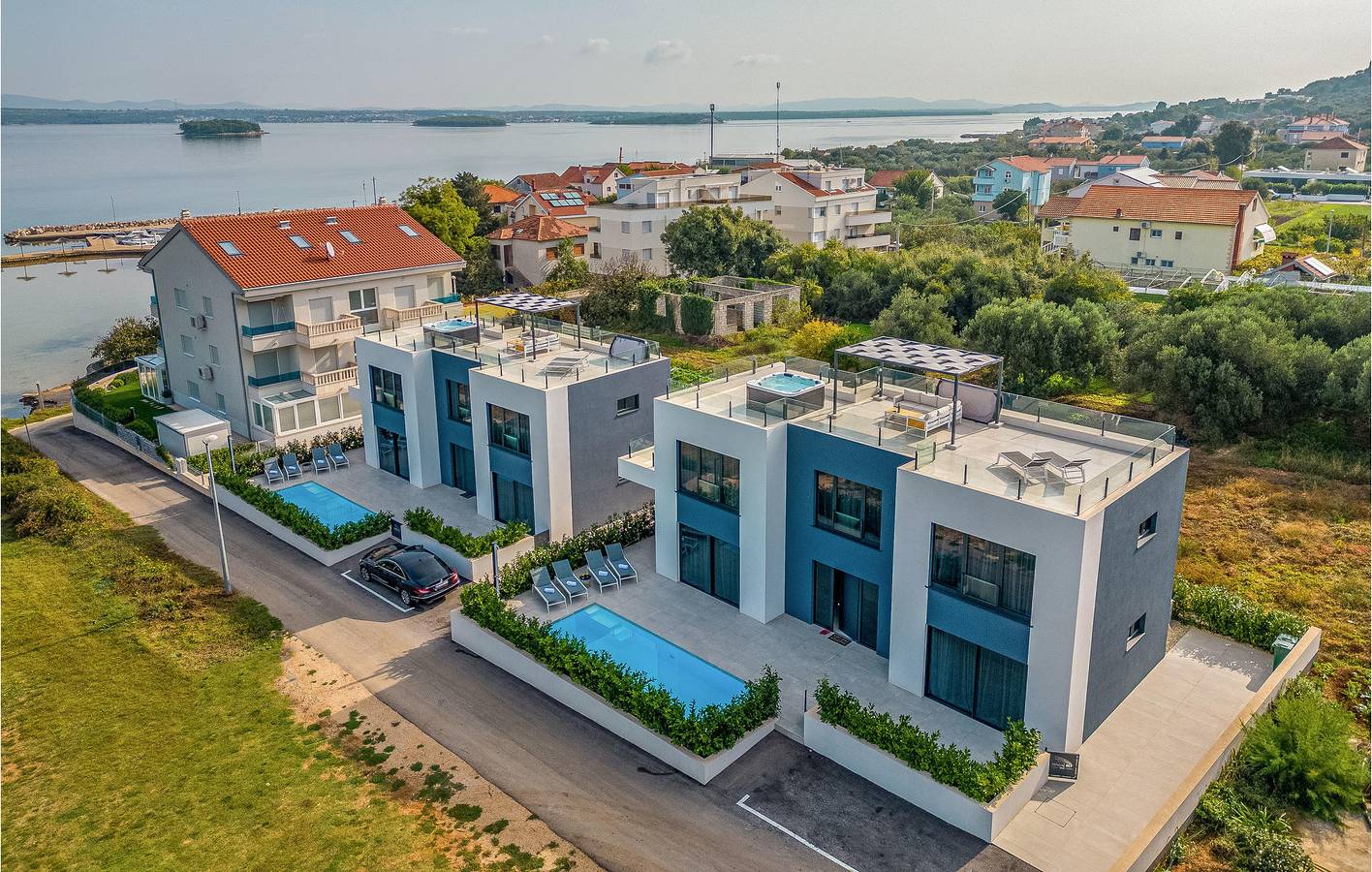 Reizende 2-Zimmer-Wohnung mit Pool, Terrasse und Strandzugang in der Nähe in Ugrinici, Kraj