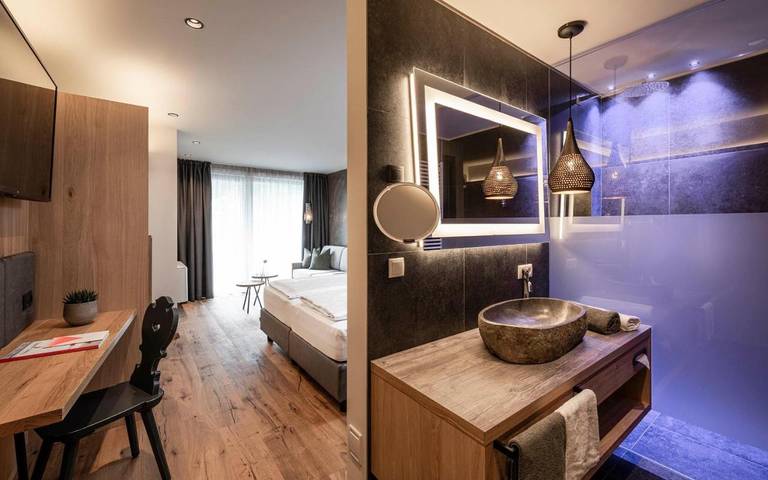 Hotel für 3 Personen, mit Ausblick und Pool sowie Sauna und Garten - 1