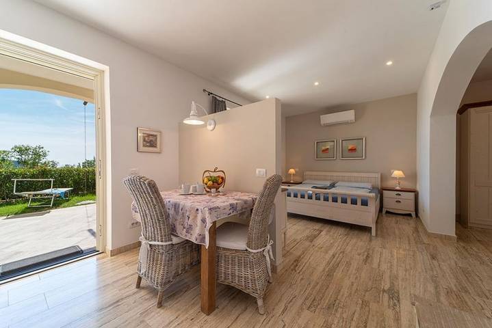 Ferienwohnung für 4 Personen, mit Garten und Meerblick sowie Pool in Lacona - 2