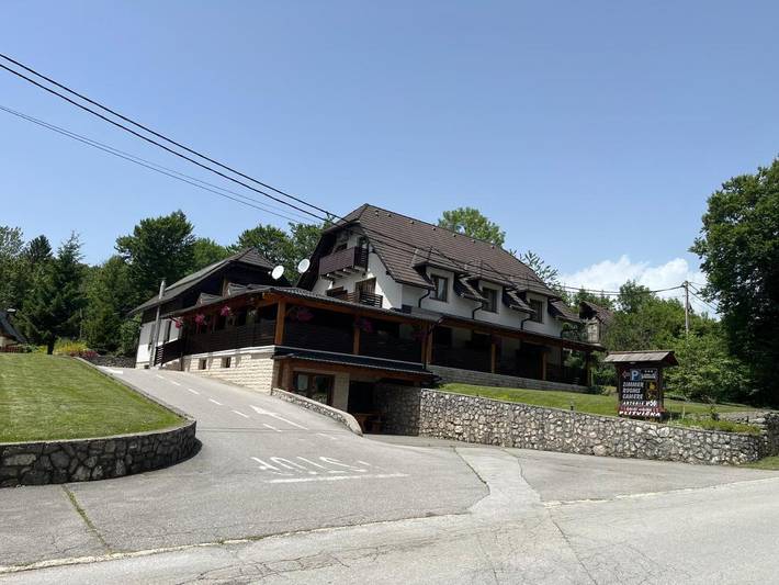 Maison d’hôte pour 3 personnes, avec Balcon et Terrasse ainsi que Jardin et Vue dans Plitvička Jezera