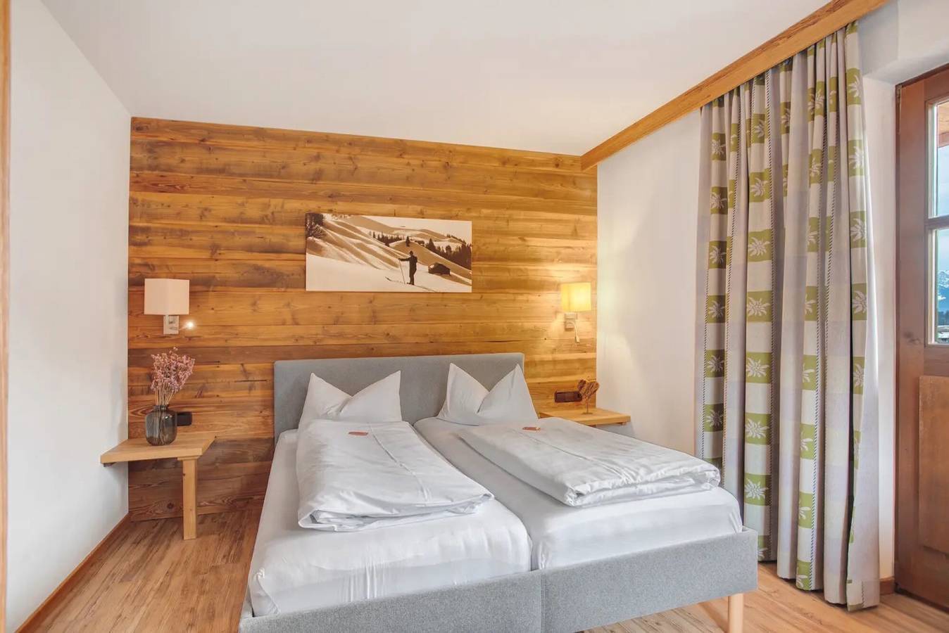 Ganzes Studio, Studio 'Gästehaus Panorama - Appartement 5' mit Bergblick, privater Balkon und geteilter Sauna in Reit im Winkl, Bayerische Alpen