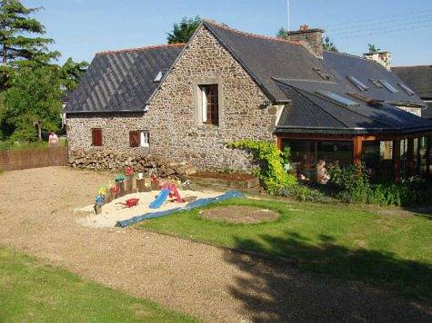 Gîte pour 4 personnes, avec Terrasse ainsi que Jardin et Vue à Pléguien