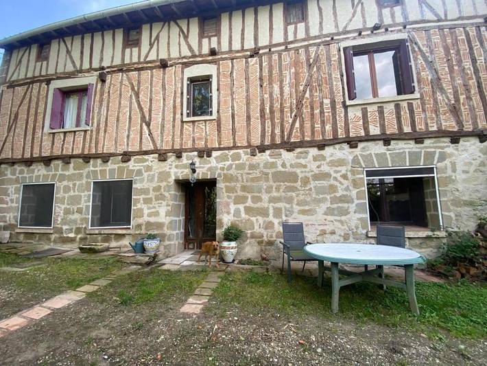Gîte pour 10 personnes, avec jardin, animaux acceptés à Teyssode