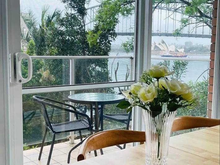 Holiday rental for 4 people, with balcony in McMahons Point