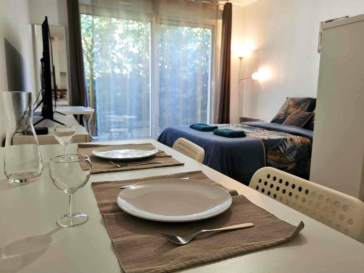 Appartement entier, One-Bedroom Apartment in Salon-de-Provence, Côte méditerranéenne (France)