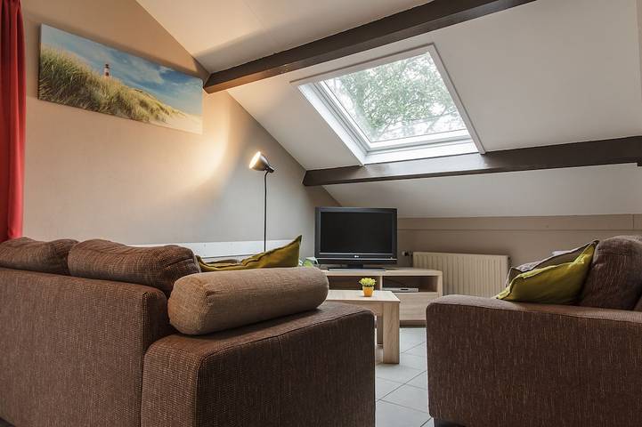 Vacation rental for 20 people, with yard and terrace in Zeeland