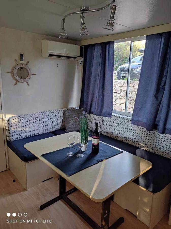Camping für 5 Personen, mit Whirlpool und Terrasse sowie Ausblick in Jezera - 3
