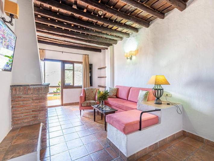 Apartamento para 4 personas, con Balcón además de Jardín y Piscina en Busquístar