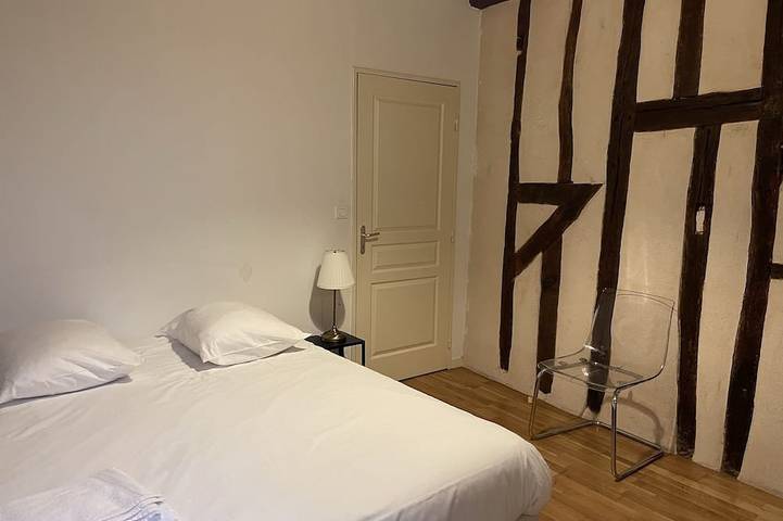 Apartamento entero, Le Coche d'Eau-Apartamento-Moderno-Baño en la habitacion-Vista a la Ciudad in Auxerre, Auxerre region
