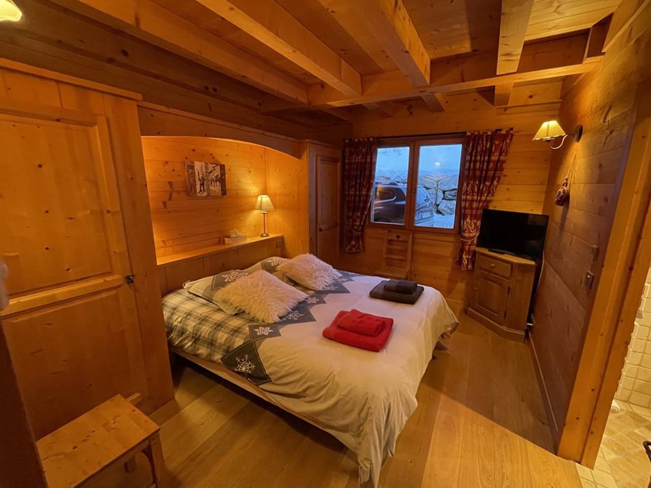 Comfortable chalet for 12 with Wifi and parking, near slopes in Crest-Voland, Albertville region