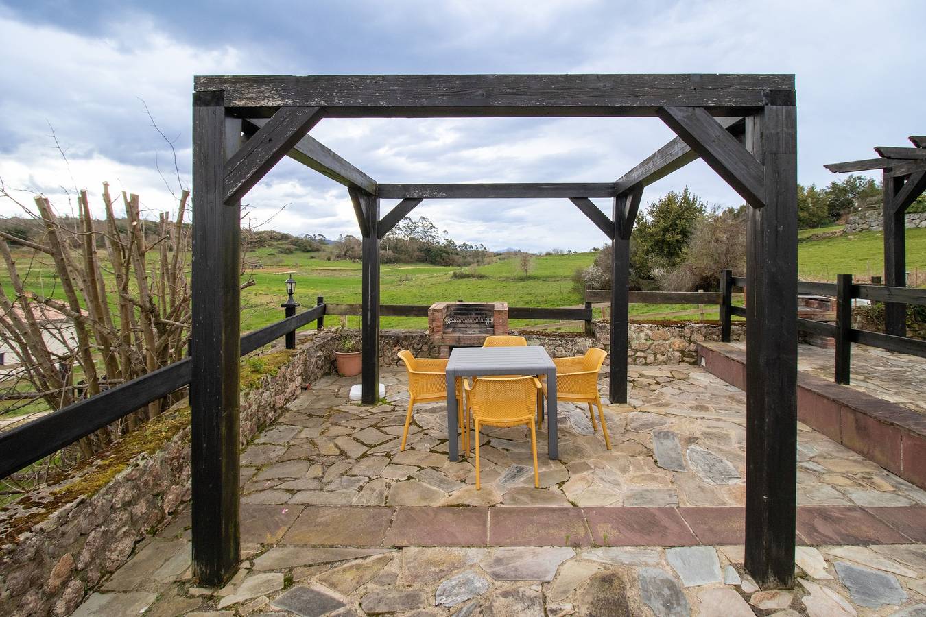 Casa rural 'La Casona' con vistas a la montaña, jardín privado y Wi-Fi in San Vicente de la Barquera, Costa de Cantabria