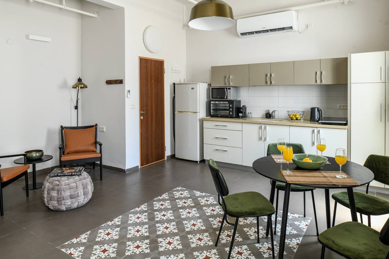 Geheel appartement, The Printhouse Boutique Studio 5 by Sea N' Rent in Haifa, Haifa (district)