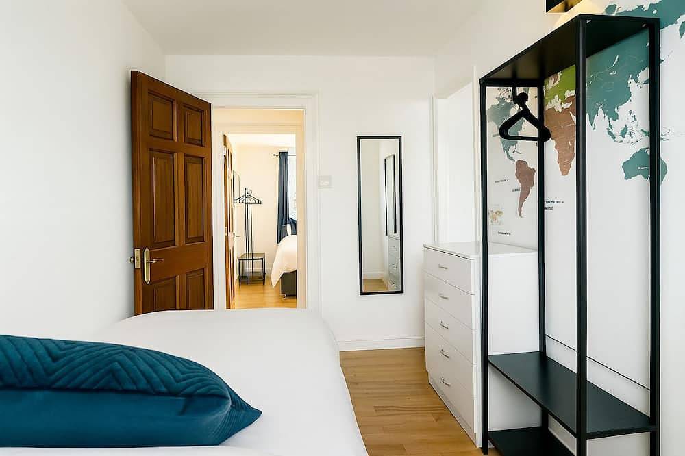 Stoke Mandeville House | Sleeps up to 6-8 in Aylesbury, Chiltern Hills