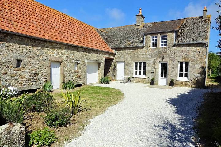 Location de vacances pour 4 personnes, avec jardin à Gouberville