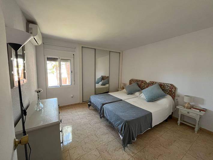 Ferienwohnung für 4 Personen, mit Balkon/Terrasse und Garten in Roquetas de Mar - 2