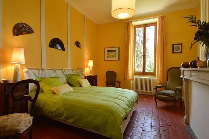 Location de vacances pour 6 personnes, avec terrasse et jardin à Champvert - 2