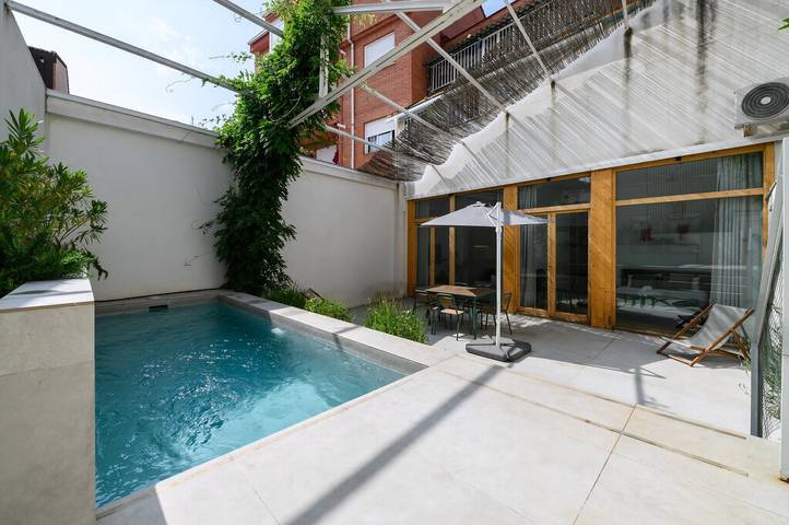 Ferielejlighed for 7 personer, med Terrasse og Have samt Pool i Madrid
