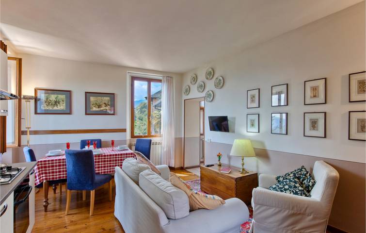 Ganze Ferienwohnung, Wohnung mit Außenpool in der Nähe des Lago d'Orta in Carcegna, Miasino Gemeinde