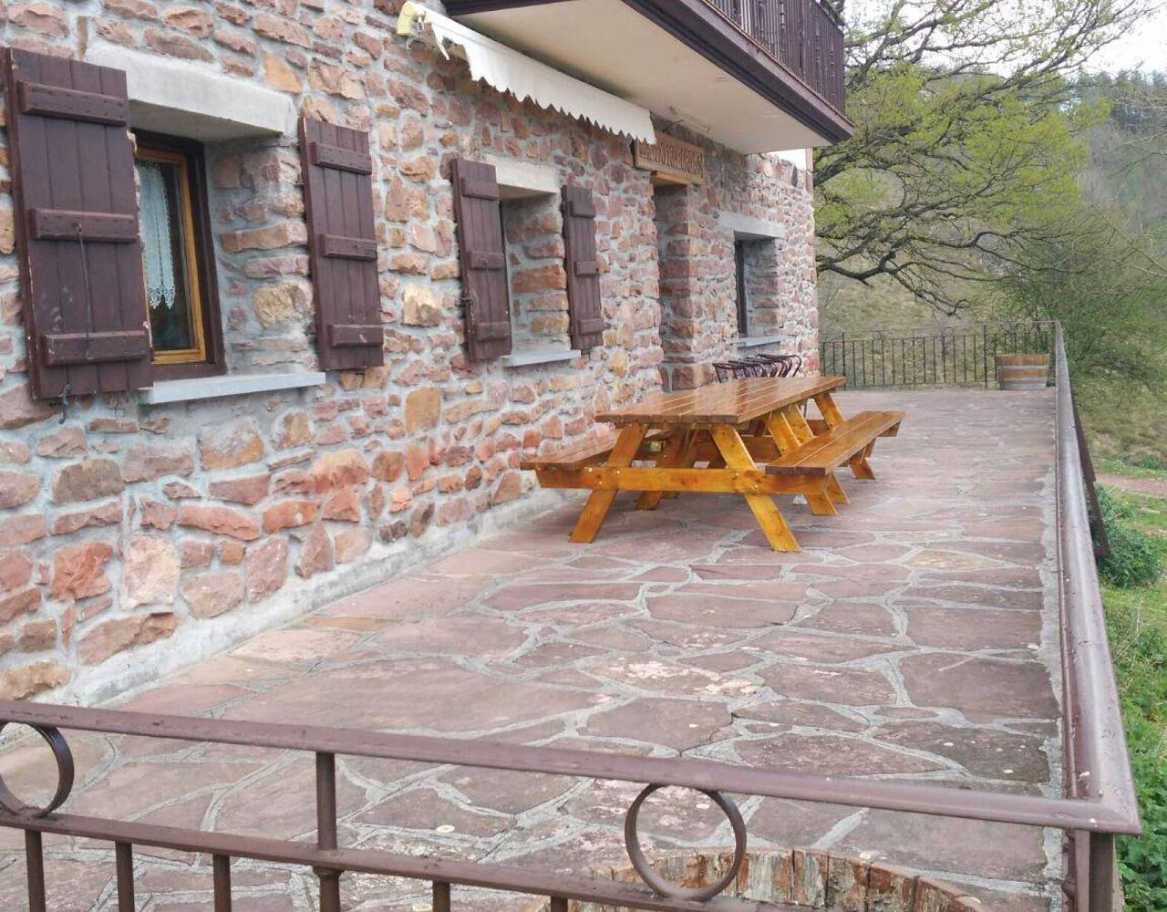 Landhuis 'Autxikoborda Bajo' met uitzicht op de bergen, eigen tuin en Wifi, foto 13