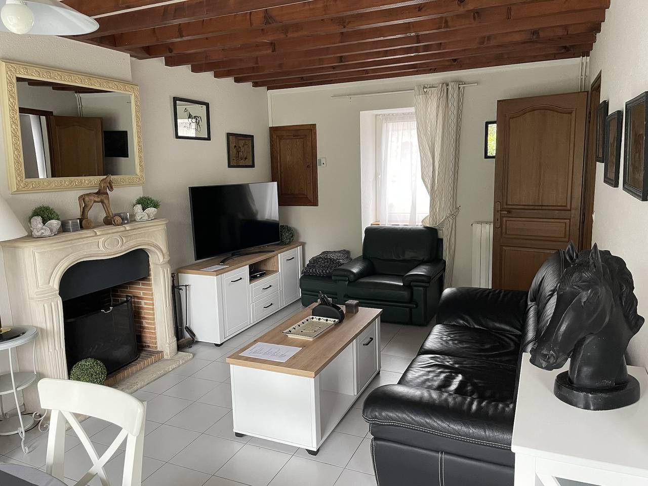 Gîte confortable à Cerisy-la-Forêt : à 100 m du centre-ville et d'un accès à la rivière in Cerisy-la-Forêt, Région de Saint-Lô