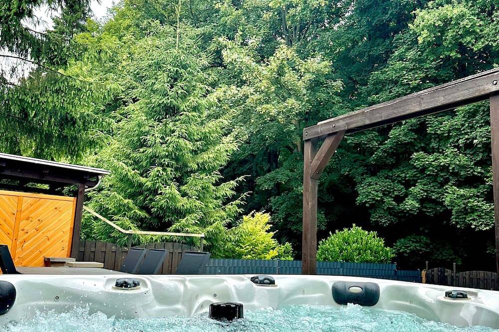 Haus am Wald mit Outdoor Whirlpool und Kamin in Stolberg, Rheinland
