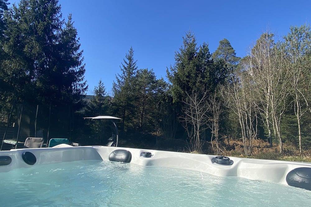 Notre cocon : chalet avec jacuzzi face à la forêt axe La Bresse-Gérardmer in Thiéfosse, Parc naturel régional des Ballons des Vosges