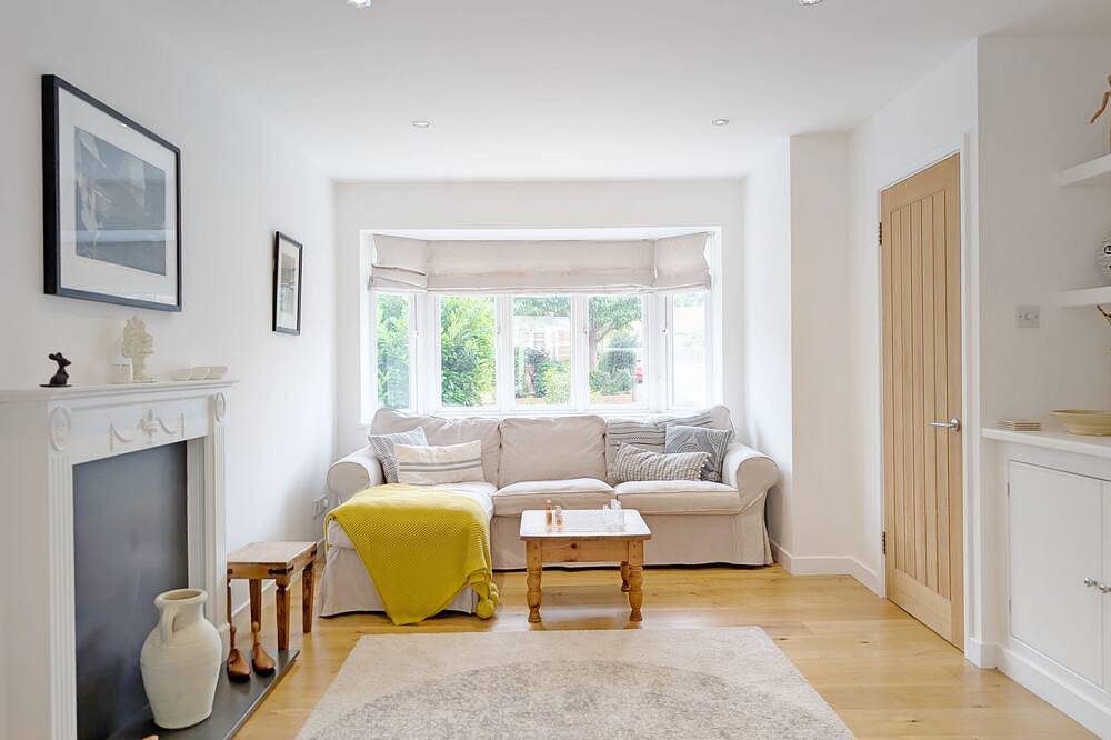 A family house that sleeps 6 guests  in 4 bedrooms in Chichester, West Sussex