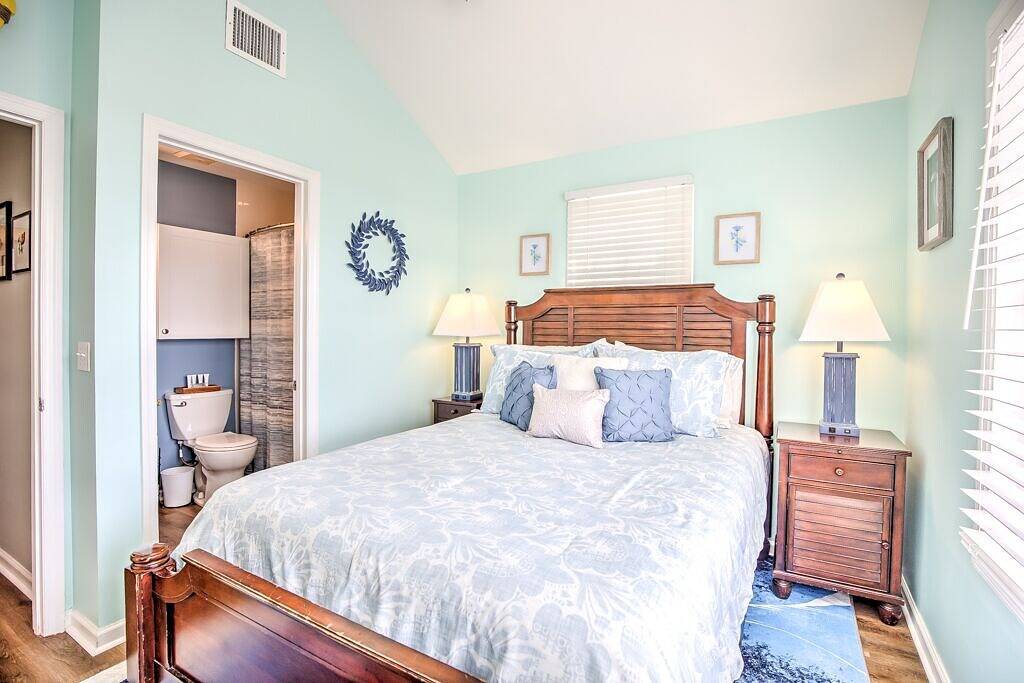 Waterfront Island Escape with Private Plunge Pool in Duck Key, Monroe County