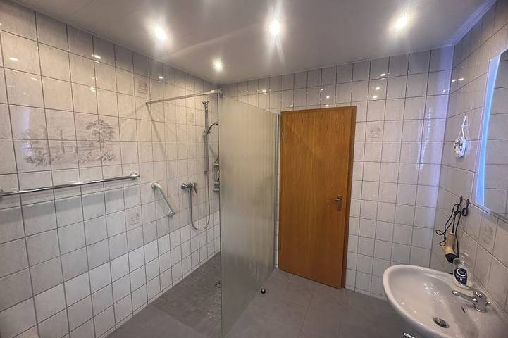Ganze Wohnung, Ferienwohnung Elly 3 km vom Diemelradweg in Hessisches Bergland