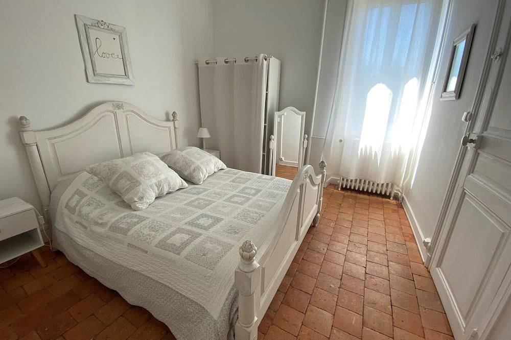 Maison années 30 avec jardin, piscine, proximité Loire, 4 chambres, vélos, idéale familles/amis in Bonny-sur-Loire, Région de Montargis