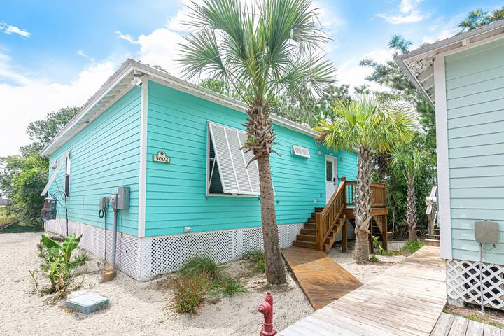 Vacation rental for 10 people, with yard and ocean view as well as lake view and view in Fort Morgan