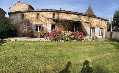 Location de vacances pour 12 personnes, avec jardin ainsi que terrasse et piscine à Beaumont-sur-Lèze