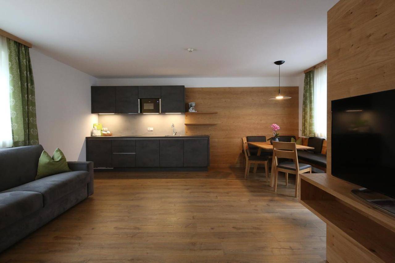Double Room with Bathroom without Kitchen in San Candido, Karnischer Hauptkamm