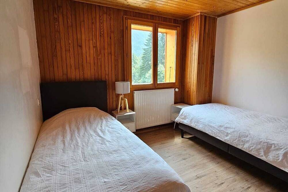 Family chalet, 10 pers (8 adults), Grand Bornand and La Clusaz in Glières-Val-de-Borne, Region Bonneville