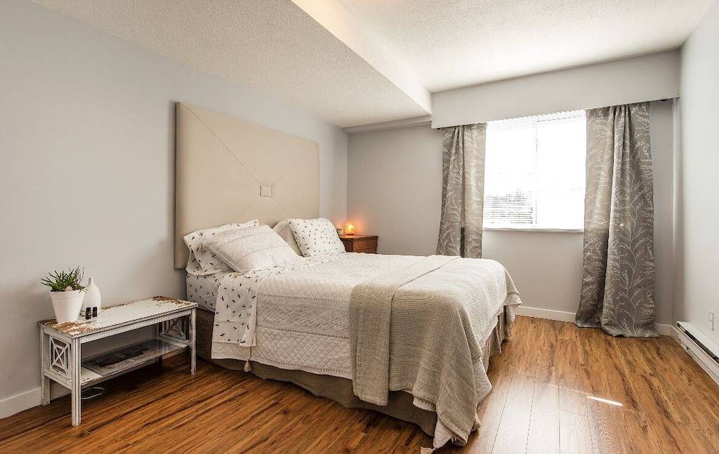 Ganze Wohnung, Cheery bright condo with garden space in lively neighborhood in Vancouver, British-Columbia