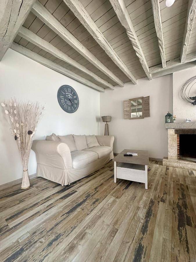 Location de vacances pour 8 personnes, avec terrasse à Fougères-sur-Bièvre